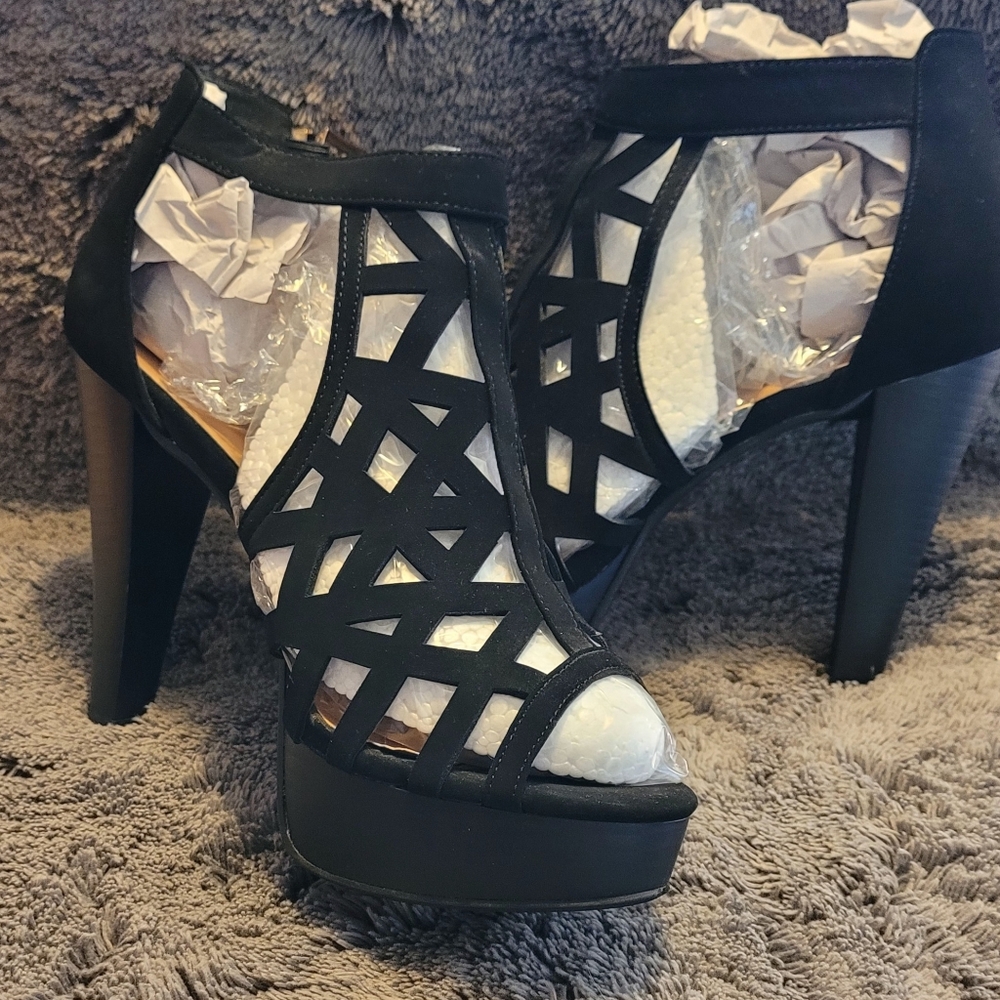 NIB Top Moda Bianca Platform Heels